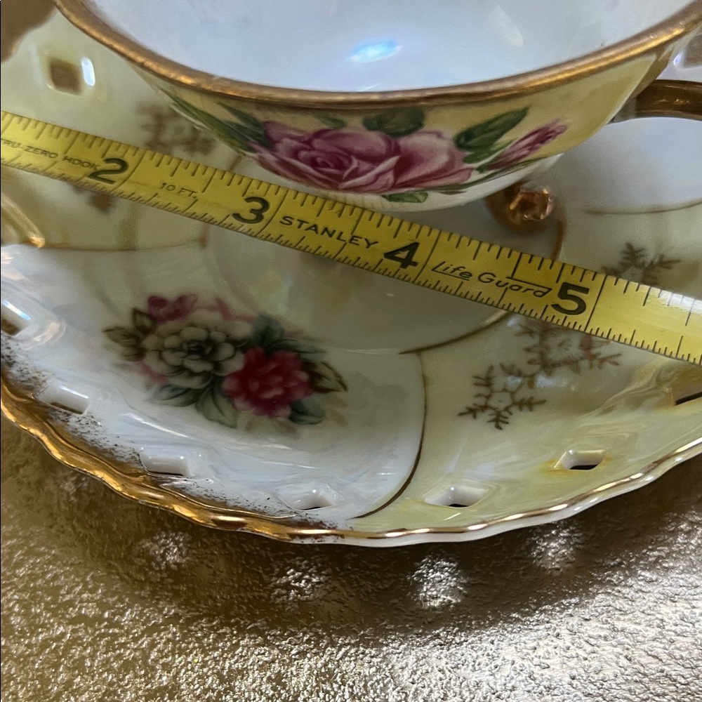 #1369* vintage England Teacup and Saucer with Gold Accents - Picture 7 of 8